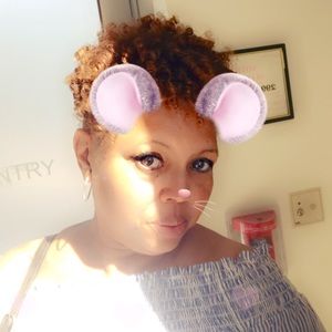 Meet your Posher, Adrienne